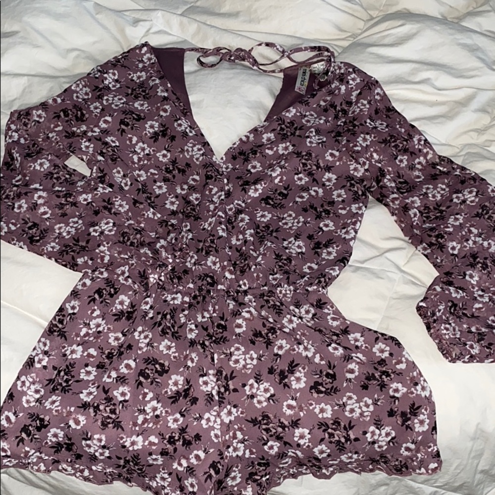NWT ‼️ Long-sleeved Floral Romper